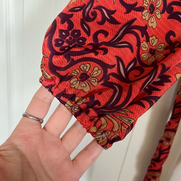 🇨🇦 Love Not Fear silk wrap blouse s/m - Picture 3 of 9